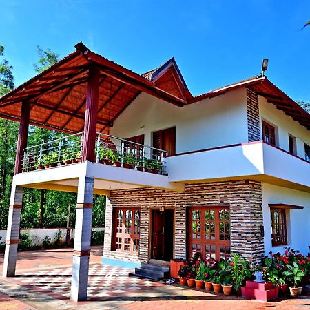 Hulihara Homestay - Full Villa, Coffee Estate & Balcony View 사클레시푸르 외부 사진