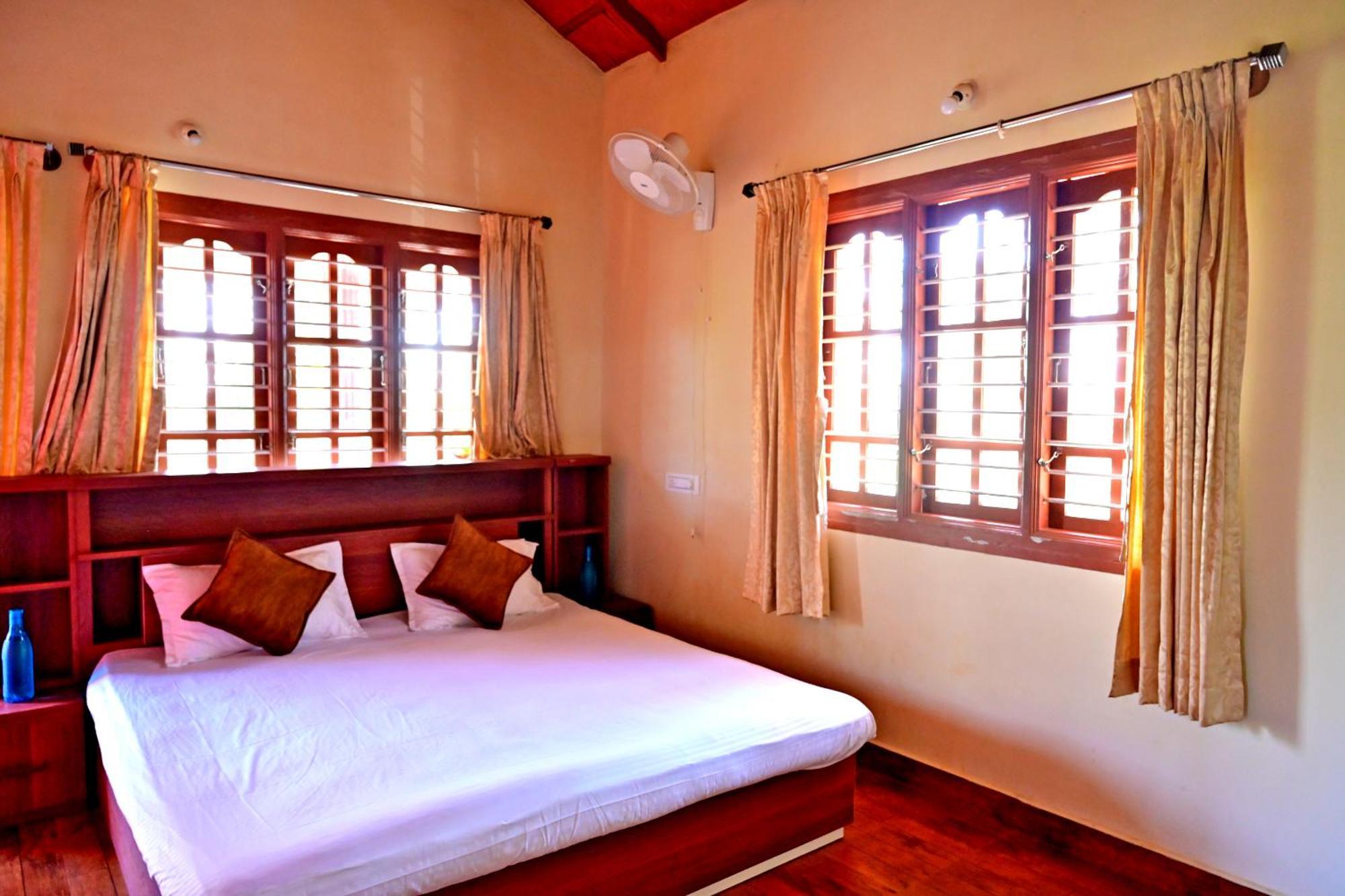 Hulihara Homestay - Full Villa, Coffee Estate & Balcony View 사클레시푸르 외부 사진