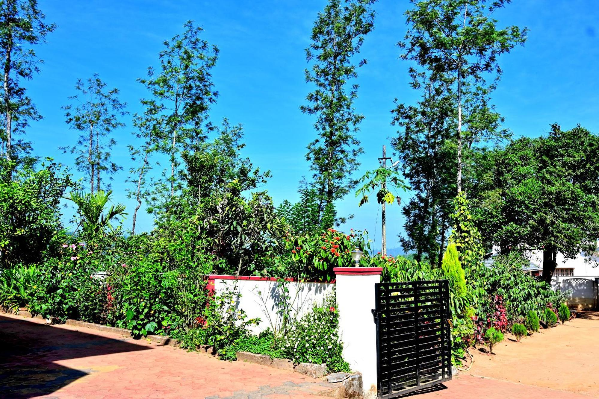Hulihara Homestay - Full Villa, Coffee Estate & Balcony View 사클레시푸르 외부 사진
