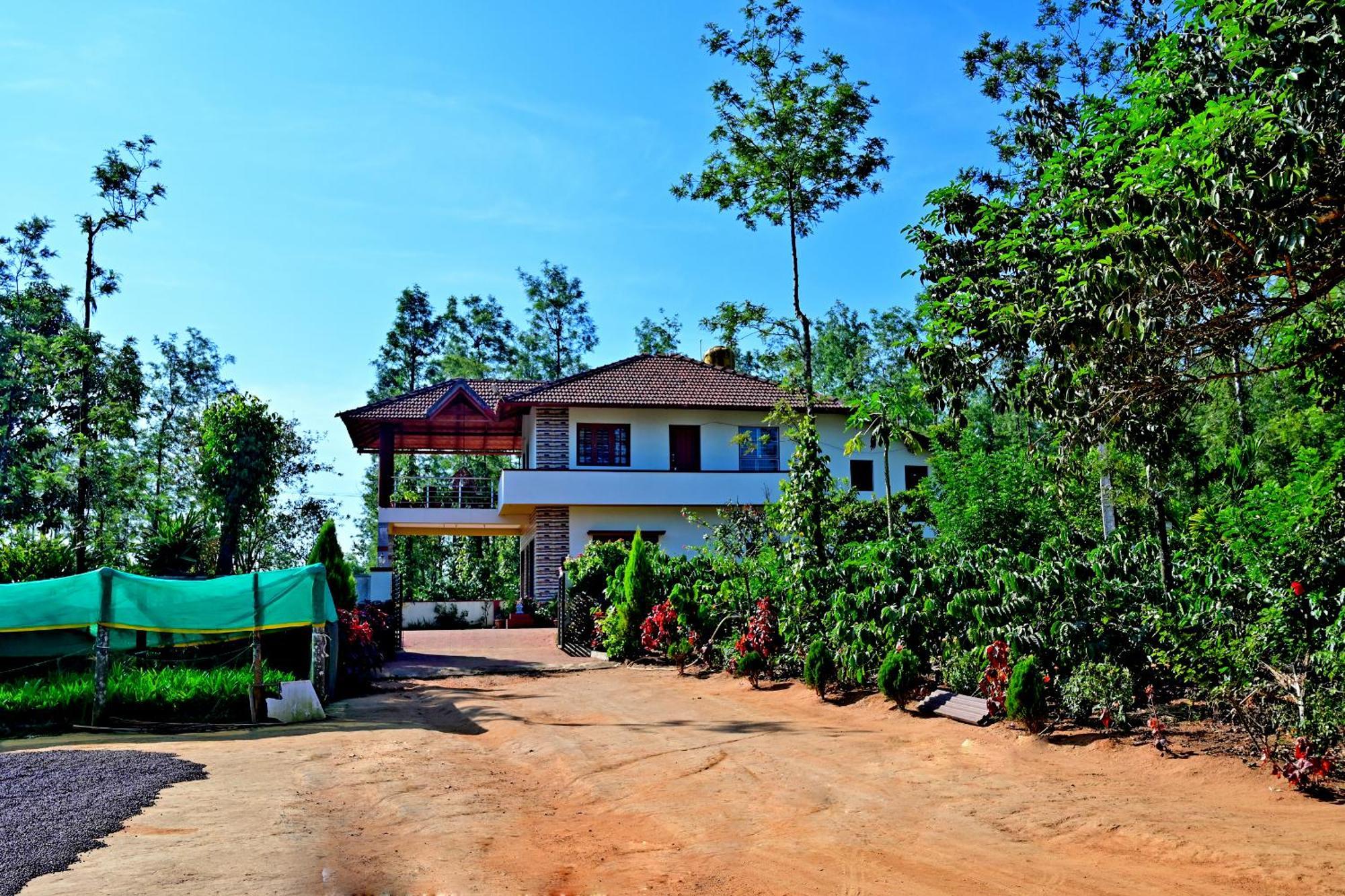 Hulihara Homestay - Full Villa, Coffee Estate & Balcony View 사클레시푸르 외부 사진